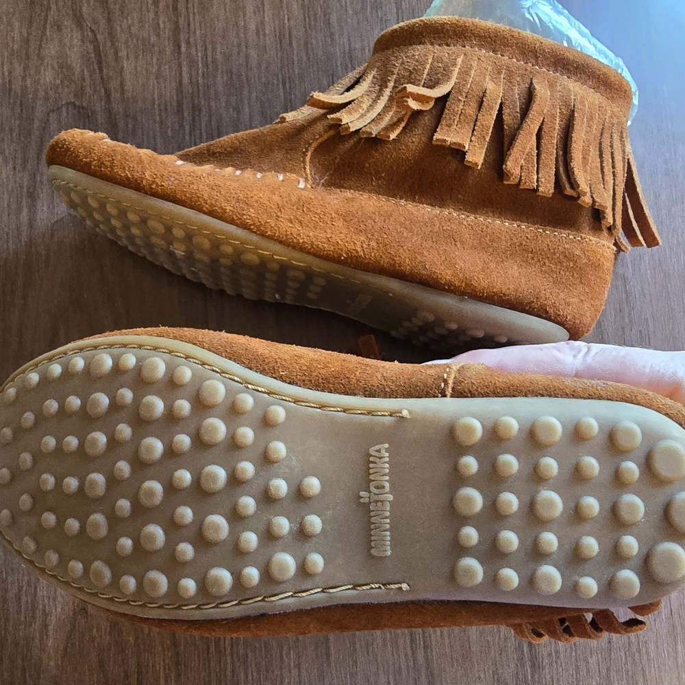 Minnetonka Kids Moccasins with Fringe - Brown Leather Size 1 #111 - Picture 7 of 7